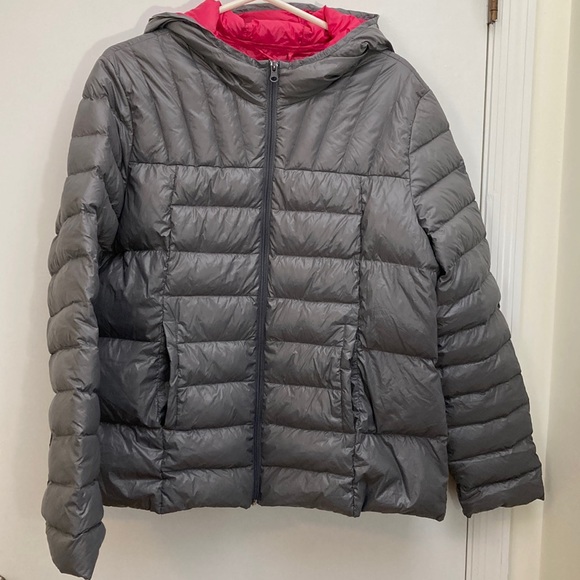 Bernardo Jackets & Coats Bernardo Womans Slimming Packable Down